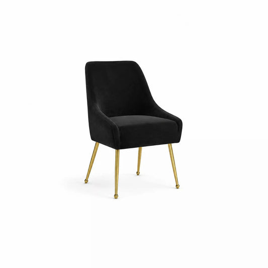 Sedia in velluto nero con gambe in metallo dorato